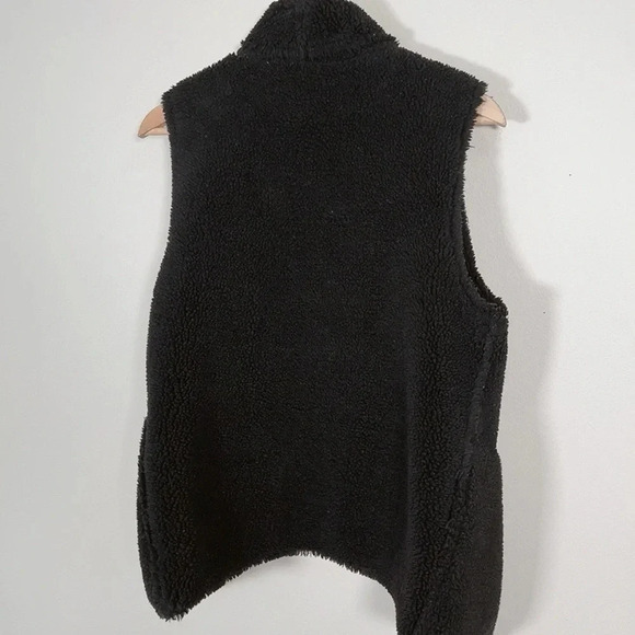 VELVET BY GRAHAM AND SPENCER | FAUX FUR BLACK REVERSIBLE VEST - Picture 11 of 14